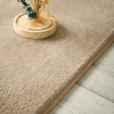 Tapis doux Hypnose beige nude galon tabac - zoom