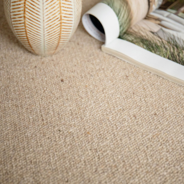 Moquette Mallow beige pure laine vierge – texture bouclée pour salon, chambre ou bureau