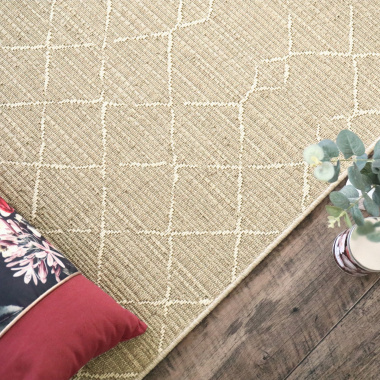 Tapis Salon / Terrasse Scandinave, gros plan sur le motif géométrique marron clair