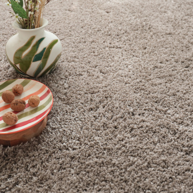 Tapis shaggy marron tendre Back70 Revival, revêtement dense et moelleux