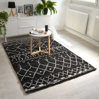Tapis motif Berbère Dharan Foncé - Vue de loin