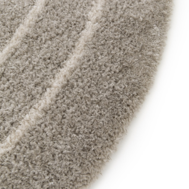 Tapis ovale en matière douce recyclée - Masha - Taupe et beige - gros plan