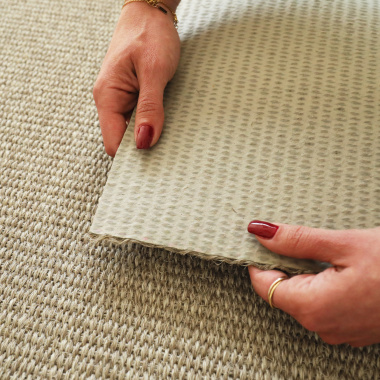 Détail technique du revêtement de sol sisal haut de gamme usage intensif Terralys Chanvre