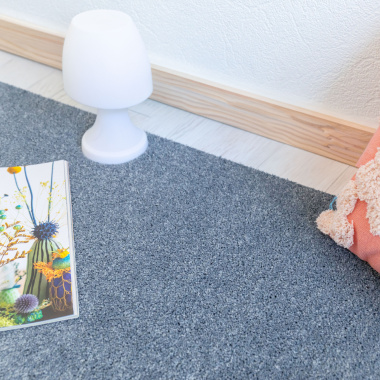 Tapis sur mesure ultra doux Kawaii - Bleu doux révélant un toucher velours soyeux et une teinte bleu grisé élégante