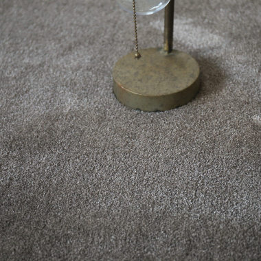 Tapis sur mesure doux Hypnose marron brun - gros plan