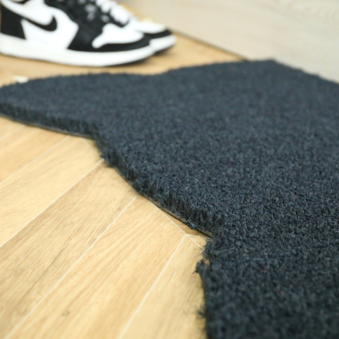 Zoom sur l'épaisseur 17 mm du paillasson coco anthracite résistant au grattage