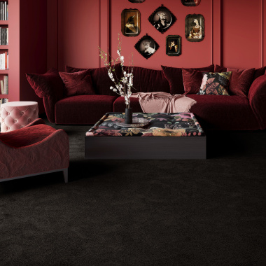 Moquette ultra douce Pulse Noir graphite au toucher soyeux, dans un salon à l'atmosphère chaleureuse et feutrée