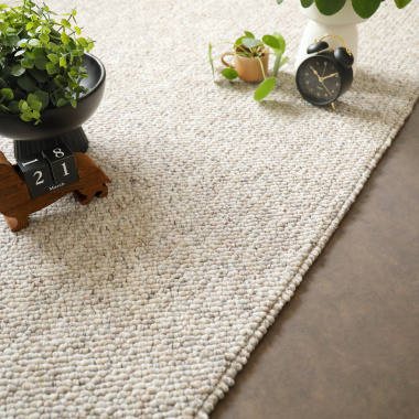 Tapis de salon ou chambre Bouclette grège tendre - vue de près