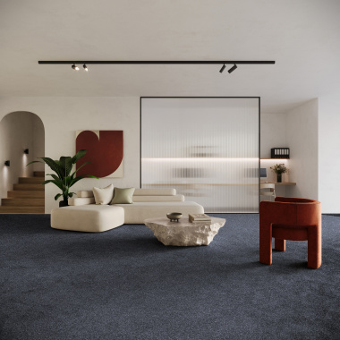 Un tapis sur mesure en polyester recyclé Re-cycle gris ardoise, moelleux et durable, fabriqué en France