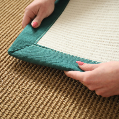 Tapis Sisal grosses boucles Cuba havane ganse vert émeraude - envers