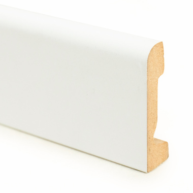 Plinthe blanche Modèle T montrant le contour du profil et l’aspect de surface