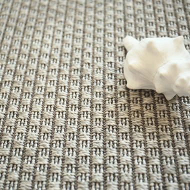 Tapis intérieur / extérieur Natté Sumatra Silver ganse noire - vue de face