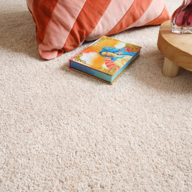 Tapis sur mesure en polyester recyclé Re-life beige nude - vue de près