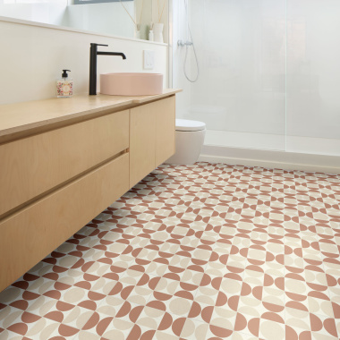 Ambiance douce et design avec le sol vinyle Mood Terracotta dans une salle de bain épurée