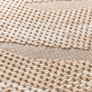 Détail du tapis aspect naturel Palme sauvage beige, texture épaisse et contrastée