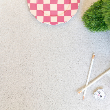 Tapis sur mesure ultra doux Kawaii - Gris perle créant un espace chaleureux propice à la détente et au jeu
