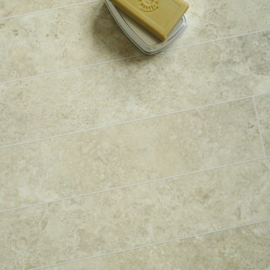 Sol en vinyle éco-conçu - Travertin contemporain - Naturel - gros plan