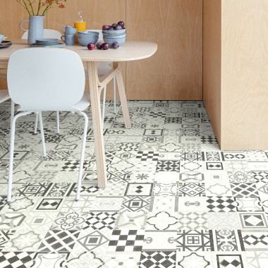 Sol Vinyle Style - Carreaux de ciment effet vieilli noir et blanc - salle à manger