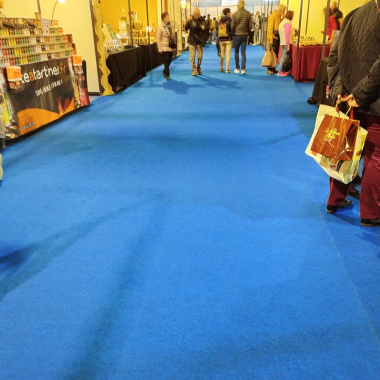 Moquette Orotex Revexpo Bleu clair, sol textile coloré pour sublimer les stands d’exposition