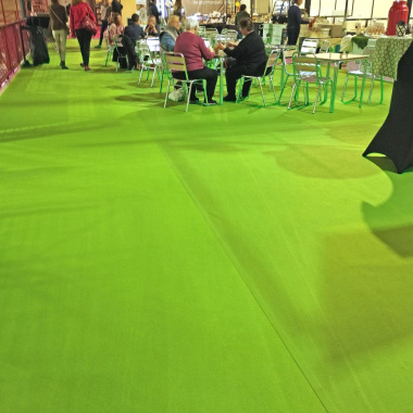 Moquette Stand Event vert pomme, sol textile économique pour espace d’exposition