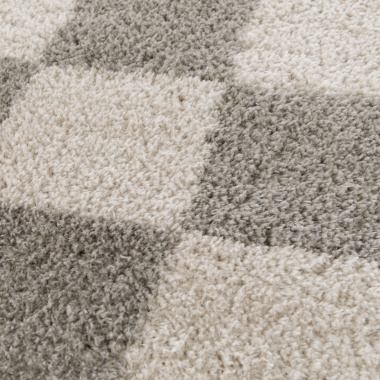 Tapis doux à motif damier en matière recyclée - Damia - Taupe et crème - gros plan