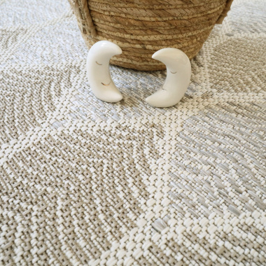 Tapis Essenza - Nature urbaine - Feuilles beige ton sur ton - gros plan