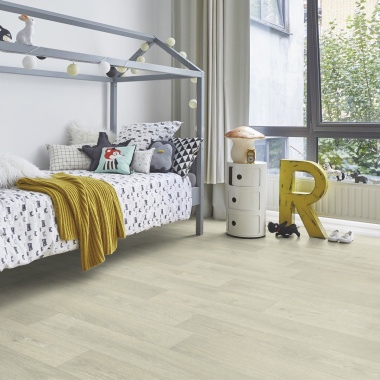 Chambre d’enfant avec Sol PVC Best - Imitation parquet Bois Blanchi et lumière naturelle