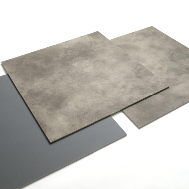 Présentation des dalles PVC Béton gris clair pour pose plombante sans colle