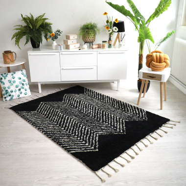 Tapis style Berbère avec franges - Arrow noir - Ambiance salon