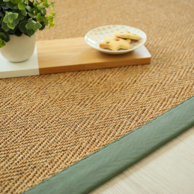 Tapis Sisal Veracruz - Chevron - Ecru - ganse coton vert olive - gros plan