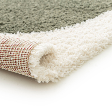 Finition et envers du Tapis style berbère Terre ancestrale vert kaki, terracotta