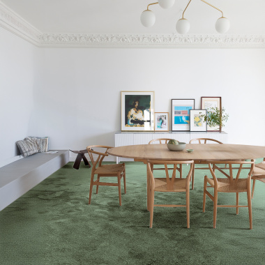 Un tapis sur mesure économique Lumicolor vert kaki, doux et résistant à la lumière du jour