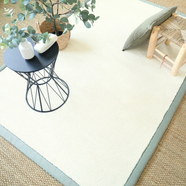 Tapis doux poils longs Touch blanc crème ganse lin vert sauge