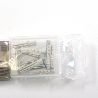 Kit de fixation avec chevilles et vis fourni avec la barre de seuil Romus alu titane 100 cm