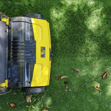 Appareil Garland Roll&Comb 502 E-V19, nettoyage du gazon artificiel et ramassage des feuilles