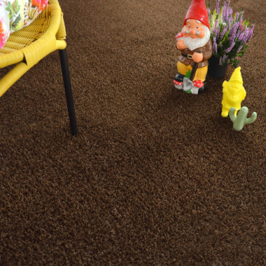 Gazon synthétique brun Expo 22 mm certifié GRS, décoration extérieure ludique et design