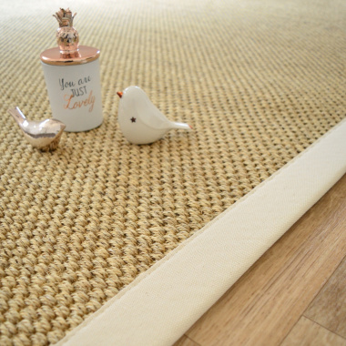 Tapis sisal Kidara naturel ganse écru - Tranche