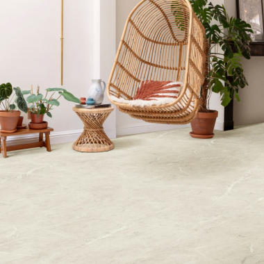 Sol vinyle Inspiration effet marbre clair - pièce à vivre