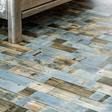 Sol Vinyle Podium - imitation Parquet bleuté - gros plan