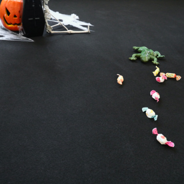 Mise en scène festive sur moquette noire Stand Expo - classe Bfl-s1