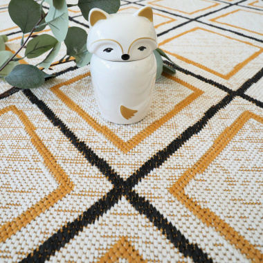 Tapis d'extérieur ou de salon - Motifs losanges - Jaune et noir - gros plan