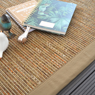 Tapis intérieur / extérieur en tissé plat Bornéo nature ganse caramel - tranche