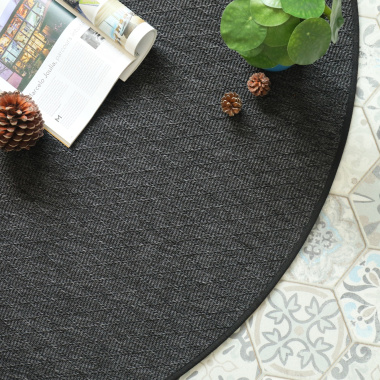 Tapis rond intérieur et extérieur Timika gris ardoise galon noir - vue de haut
