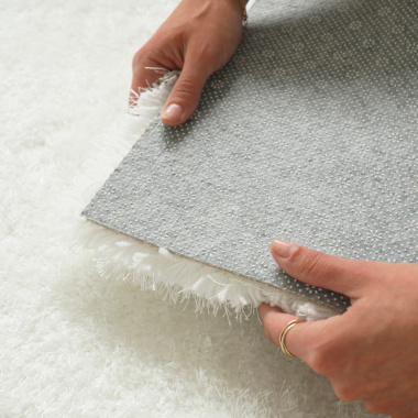 Tapis sur mesure Éclat shaggy blanc - vue de dessous