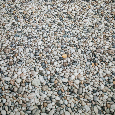 Revêtement Stand imprimé Galets – rendu naturel pour scénographies premium