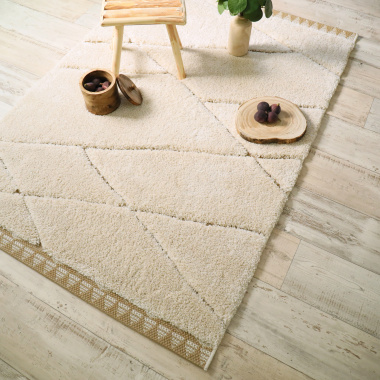 Tapis de salon en relief - Sweet home - Ligne écru et crème - Vue de loin