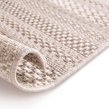 Tapis Indy grège, détail du rebord et texture en polypropylène