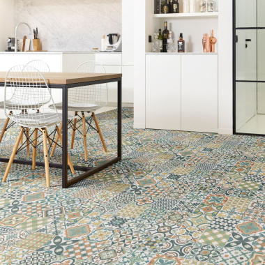 Cuisine contemporaine avec Sol Vinyle Textile – Relief 3D Carreaux de ciment Élise multicolore, patchwork coloré en ambiance claire