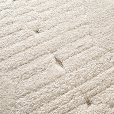 Tapis de salon graphique en relief - Ilyes - Blanc crème - gros plan