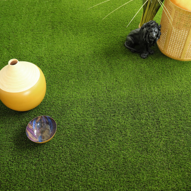 Gazon synthétique 100 % recyclable Lodge 40mm en pose décorative, brins denses et textures variées